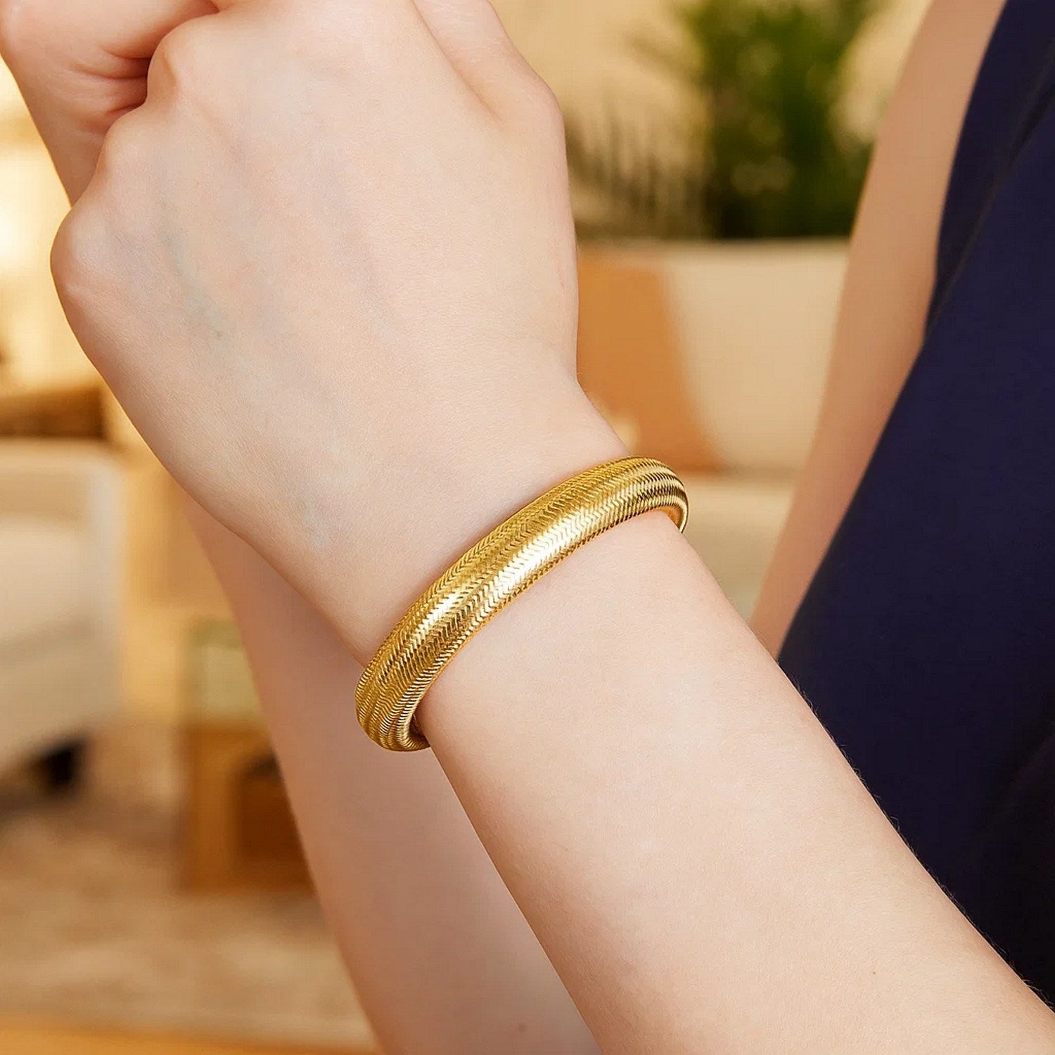 14K Yellow Gold Large Stretch Mesh Bracelet (8.80 mm)